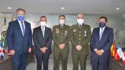 En	la	foto,	de	izquierda	a	derecha,	los	señores:	Miguel	Velásquez	Olea,	director	ejecutivo	de	BASC	Bogotá,	Luis	Bernardo	Benjumea	 Martínez,	director	ejecutivo	de	BASC	Colombia,	Brigadier	General	Gustavo	Franco	Gómez,	Teniente	Coronel	Oscar	Cortés	Dueñas,	y	 Ricardo	Ernesto	Sanabria	Ramírez,	presidente	de	la	Junta	Directiva	de	BASC	Colombia.